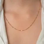Goldkette als Singapurkette in Gelbgold 750 / 18 Karat, 38 cm lang, 1.8 mm breit, Gewicht ca. 2.5 g.