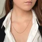 Goldkette als Singapurkette in Gelbgold 750 / 18 Karat, 38 cm lang, 1.8 mm breit, Gewicht ca. 2.5 g.