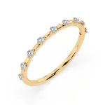 0,18 Karat Diamant Verlobungsring mit 9 Diamanten, Gelbgold 585 / 14K, Weite 70 mm, Gewicht ca. 1.1 g.