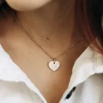 Anhänger Gravurplatte herzform seidenmatt Weißgold 13 mm