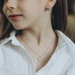 Anhänger Gravurplatte herzform seidenmatt Weißgold 13 mm