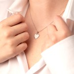 Anhänger Gravurplatte herzform bandmatt , Weißgold 585 / 14K, Höhe 15 mm, Gewicht ca. 2,1 g