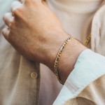 Armband als Figarokette hohl Bicolor in Gelbgold / Weißgold 333 / 8K, 21 cm lang, 5,7 mm breit, Gewicht ca. 4.1 g.