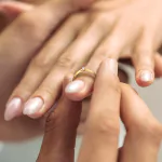 0,10 Karat Diamant Verlobungsring mit 1 Diamanten, Gelbgold 585 / 14K, Weite 72 mm, Gewicht ca. 1.2 g.