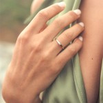 0,10 Karat Diamant Verlobungsring, Rotgold 585 / 14K, Breite 2 mm, Weite 56 mm, Gewicht ca. 2.2 g.