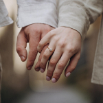 0,70 Karat Diamant Ring mit GIA Zertifikat, Rotgold 585 / 14K, Breite 1,7 mm,Weite 52 mm, Gewicht ca. 2.9 g.