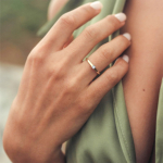 0,20 Karat Diamant Verlobungsring, Gelbgold 750 / 18K, Breite 2,3 mm, Weite 49 mm, Gewicht ca. 2.46 g.