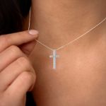 Diamantanhänger in 0,2 Karat, Weißgold 585 / 14 Karat, mit einer 585ger Goldkette, Gewicht ca. 2,3 g.