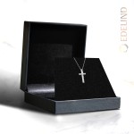 Diamantanhänger in 0,2 Karat, Weißgold 585 / 14 Karat, mit einer 585ger Goldkette in 45 (40+5) cm lang, Gewicht ca. 2,3 g.