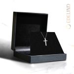 Diamantanhänger in 0,2 Karat, Weißgold 585 / 14 Karat, mit einer 585ger Goldkette, Gewicht ca. 2,3 g.