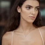 Diamantanhänger in 0,09 Karat, Rotgold 585 / 14 Karat, mit einer 585ger Goldkette