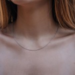 Goldkette als Schlangenkette in Weißgold 585 / 14K, 38 cm lang, 0,9 mm breit, Gewicht ca. 3.6 g.