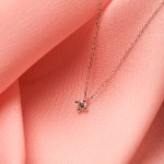 Diamantanhänger in 0,07 Karat, Weißgold 750 / 18 Karat, mit einer 750ger Goldkette in 42 cm lang, Gewicht ca. 0,98 g.