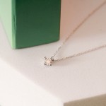 Diamantanhänger in 0,07 Karat, Weißgold 750 / 18 Karat, mit einer 750ger Goldkette in 42 cm lang, Gewicht ca. 0,98 g.