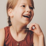 Goldkette als Panzerkette flach in Gelbgold 375 / 9K, 42 cm lang, 0,8 mm breit, Gewicht ca. 1 g.