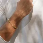 Armband als Ankerkette diamantiert in Gelbgold 333 / 8K, 18,5 cm lang, 2 mm breit, Gewicht ca. 3.4 g.
