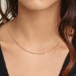 Goldkette als Singapurkette in Gelbgold 375 / 9 Karat, 34 cm lang, 1.2 mm breit, Gewicht ca. 1 g.