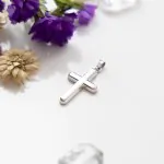 Anhänger Kreuz poliert, Weißgold 585 / 14K, Höhe 21.0 mm, Breite 13.9 mm, Gewicht ca. 0.99 g