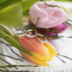 0,06 Karat Diamant Creolen, Weißgold 750 / 18 Karat, Außendurchmesser 13 mm, Breite 2.3 mm, Gewicht ca. 2.9 g.