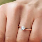 0,50 Karat Diamant Ring mit GIA Zertifikat, Rotgold 585 / 14K, Breite 1,7 mm,Weite 54 mm, Gewicht ca. 2.7 g.
