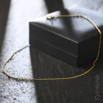 Goldkette als Singapurkette in Gelbgold 750 / 18 Karat, 70 cm lang, 1 mm breit, Gewicht ca. 1,9 g.