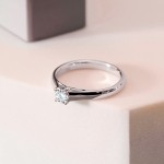 0,30 Karat Diamant Verlobungsring mit GIA Zertifikat, Weißgold 585 / 14K, Breite 1,7 mm,Weite 50 mm, Gewicht ca. 2.6 g.