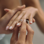 0,40 Karat Diamant Verlobungsring mit GIA Zertifikat, Weißgold 585 / 14K, Breite 1,7 mm,Weite 52 mm, Gewicht ca. 2.6 g.