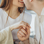 0,90 Karat Diamant Ring mit GIA Zertifikat, Gelbgold 585 / 14K, Breite 1,7 mm,Weite 56 mm, Gewicht ca. 3 g.