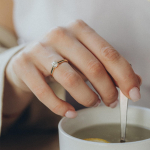 0,70 Karat Diamant Ring mit GIA Zertifikat, Gelbgold 750 / 18K, Breite 1,7 mm,Weite 51 mm, Gewicht ca. 3.41 g.