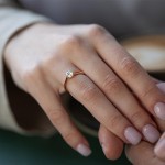 0,90 Karat Diamant Ring mit GIA Zertifikat, Rotgold 750 / 18K, Breite 1,7 mm,Weite 56 mm, Gewicht ca. 3.41 g.