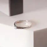 0,10 Karat Diamant Verlobungsring, Weißgold 750 / 18K, Breite 2 mm, Weite 53 mm, Gewicht ca. 1.97 g.