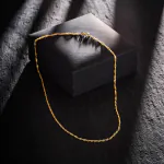 Goldkette als Singapurkette in Gelbgold 750 / 18 Karat, 38 cm lang, 2.9 mm breit, Gewicht ca. 6.5 g.