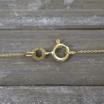 Goldkette als Ankerkette flach in Gelbgold 333 / 8K, 80 cm lang, 0,8 mm breit, Gewicht ca. 1.4 g.