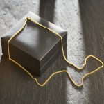 Goldkette als Panzerkette flach 1,1 Höhe in Gelbgold 333 / 8K, 70 cm lang, 2,4 mm breit, Gewicht ca. 11 g.