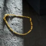 Armband als Panzerstegkette in Gelbgold 333 / 8 K, 21,5 cm lang, 2,5mm breit, Gewicht ca. 2.1 g.