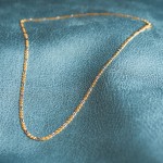 Goldkette als Panzerstegkette in Bicolor Gelbgold / Weißgold 333 / 8K, 42 cm lang, 2,5 mm breit, Gewicht ca. 4 g.