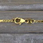 Goldkette als Panzerstegkette in Gelbgold 333 / 8K, 42 cm lang, 1,9 mm breit, Gewicht ca. 3 g.
