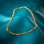 Goldkette als Figarokette hohl in Gelbgold 333 / 8K, 50 cm lang, 4 mm breit, Gewicht ca. 6.4 g.