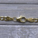 Armband als Panzerkette facettiert in Gelbgold 333 / 8K, 19 cm lang, 3,1 mm breit, Gewicht ca. 2.2 g.