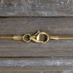 Goldkette als Schlangenkette in Gelbgold 333 / 8K, 40 cm lang, 1,2 mm breit, Gewicht ca. 3 g.