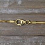 Goldkette als Schlangenkette in Gelbgold 333 / 8K, 38 cm lang, 1,4 mm breit, Gewicht ca. 3 g.