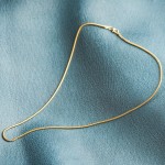 Goldkette als Schlangenkette in Gelbgold 375 / 9K, 70 cm lang, 1,6 mm breit, Gewicht ca. 7.3 g.