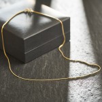 Goldkette als Schlangenkette in Gelbgold 585 / 14K, 50 cm lang, 0,8 mm breit, Gewicht ca. 2.6 g.