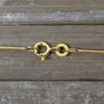Goldkette als Schlangenkette in Gelbgold 333 / 8 Karat, 65 cm lang, 0.9 mm breit, Gewicht ca. 4,6 g.