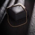 Goldkette als Schlangenkette in Gelbgold 585 / 14K, 38 cm lang, 1,1 mm breit, Gewicht ca. 4.1 g.