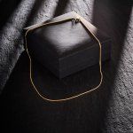 Goldkette als Schlangenkette in Gelbgold 585 / 14K, 40 cm lang, 1,1 mm breit, Gewicht ca. 4.3 g.