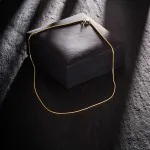 Goldkette als Schlangenkette in Gelbgold 585 / 14K, 80 cm lang, 1,1 mm breit, Gewicht ca. 8.5 g.