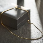 Goldkette als Schlangenkette diamantiert in Gelbgold 375 / 9K, 42 cm lang, 0,8 mm breit, Gewicht ca. 2.2 g.