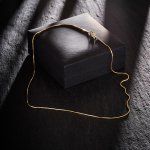 Goldkette als Schlangenkette diamantiert in Gelbgold 333 / 8K, 50 cm lang, 0,9 mm breit, Gewicht ca. 3.6 g.