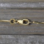 Goldkette als Schlangenkette diamantiert in Gelbgold 333 / 8K, 50 cm lang, 1 mm breit, Gewicht ca. 4.8 g.